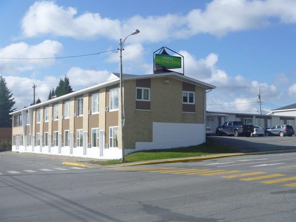 Hotel Econo-One Amos Екстер'єр фото