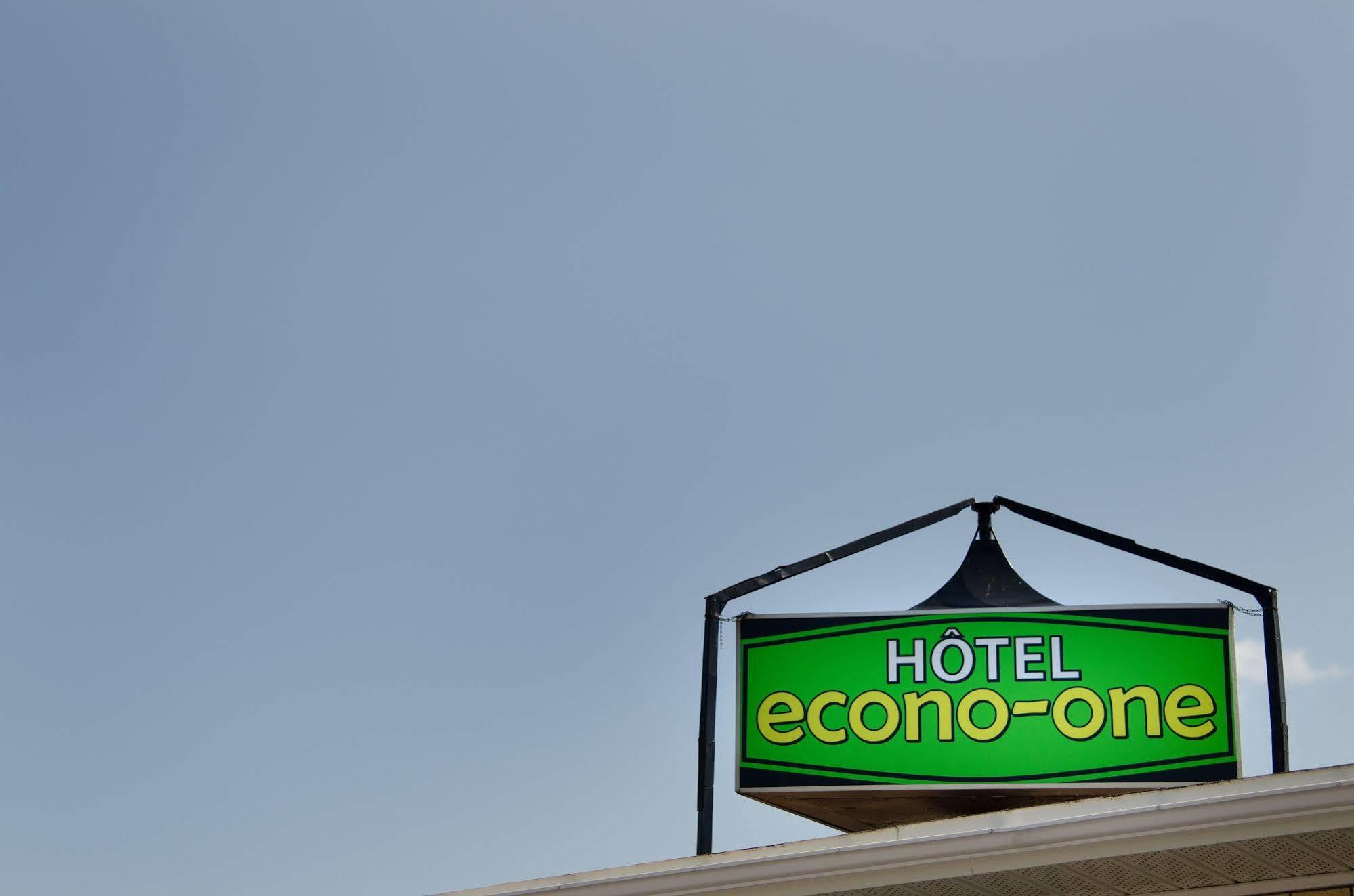 Hotel Econo-One Amos Екстер'єр фото