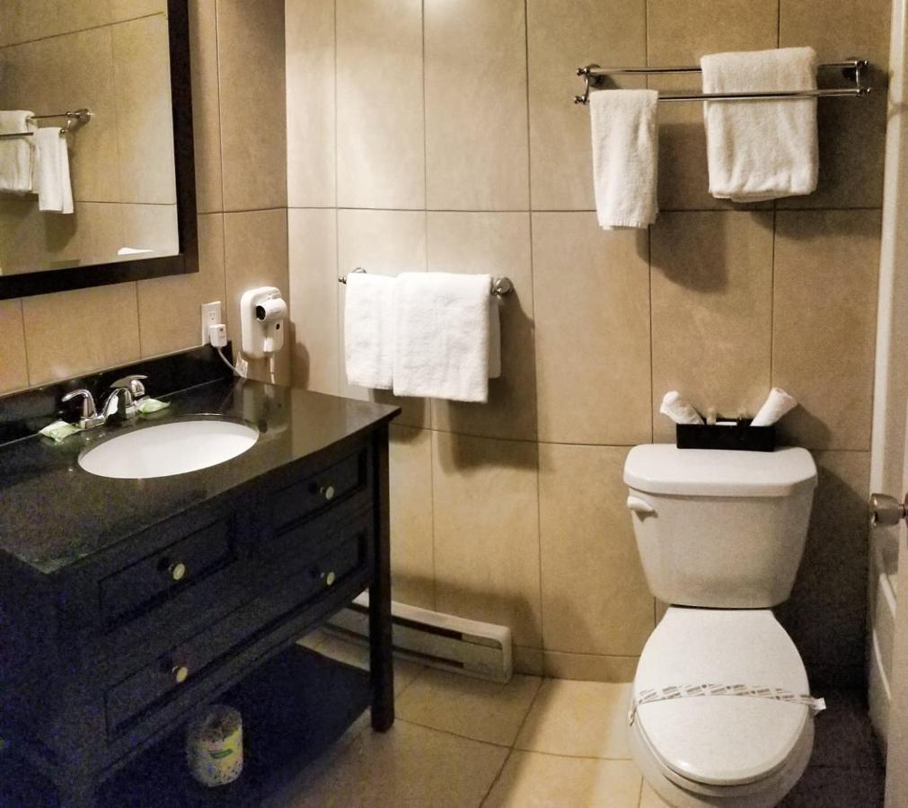 Hotel Econo-One Amos Екстер'єр фото