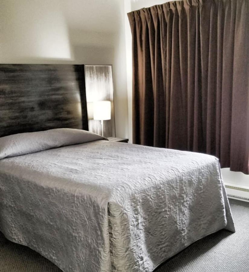 Hotel Econo-One Amos Екстер'єр фото